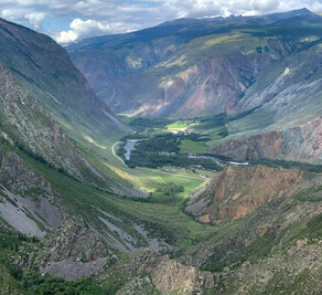 Altai. The Katu Yaruk pass. Chulyshmana river valley.