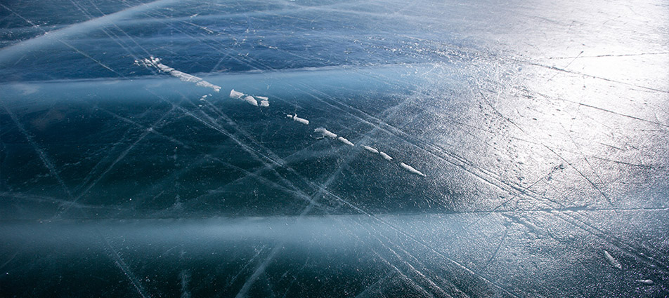Лёд на озере Байкал