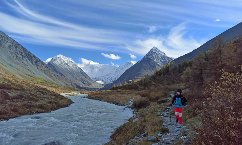 Trekking to foot of the Belukha mountain